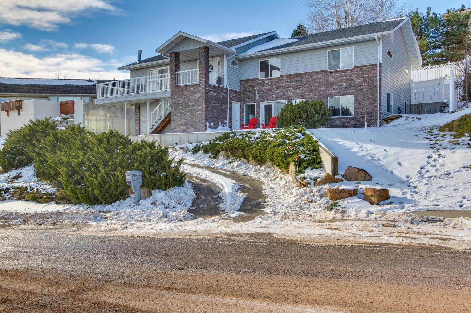 Inviting Great Falls Home With Wraparound Deck! Exterior photo